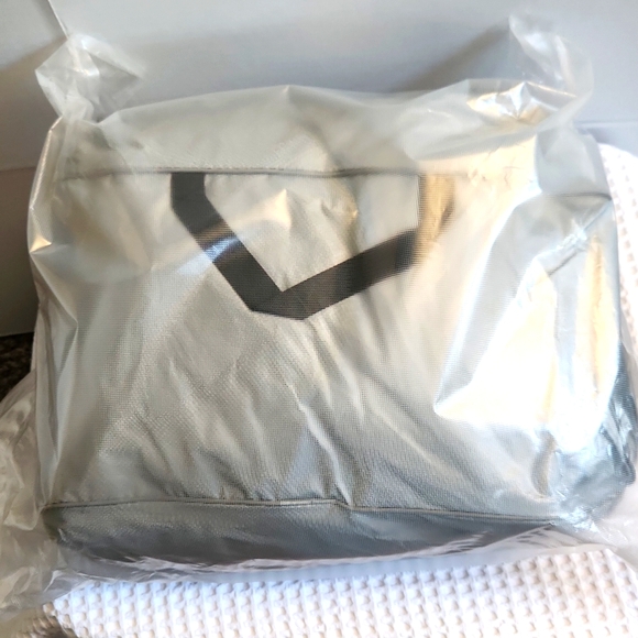 ICarCover 18 Layer Premium Sedan Car Cover - Picture 4 of 5